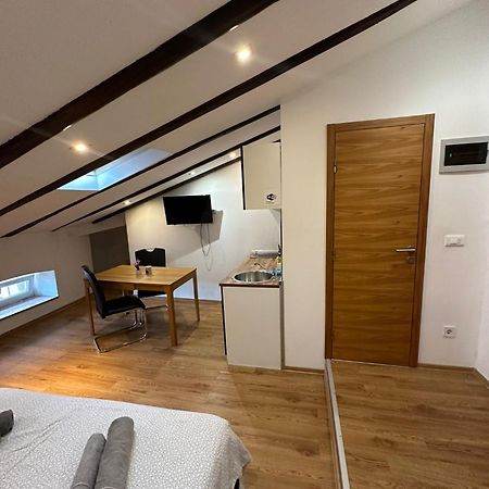 Apartment In The Heart Of Pula Exterior foto