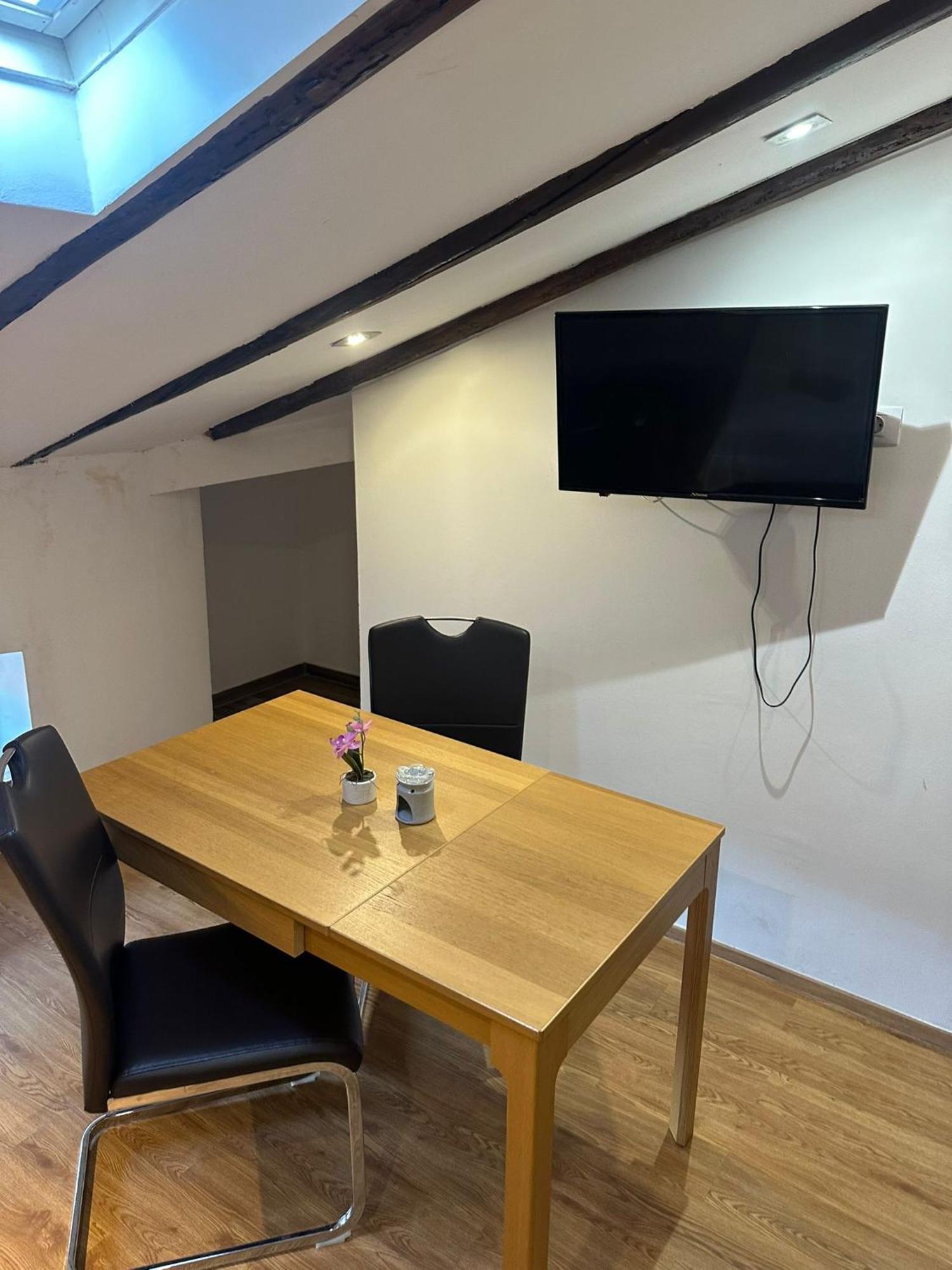 Apartment In The Heart Of Pula Exterior foto