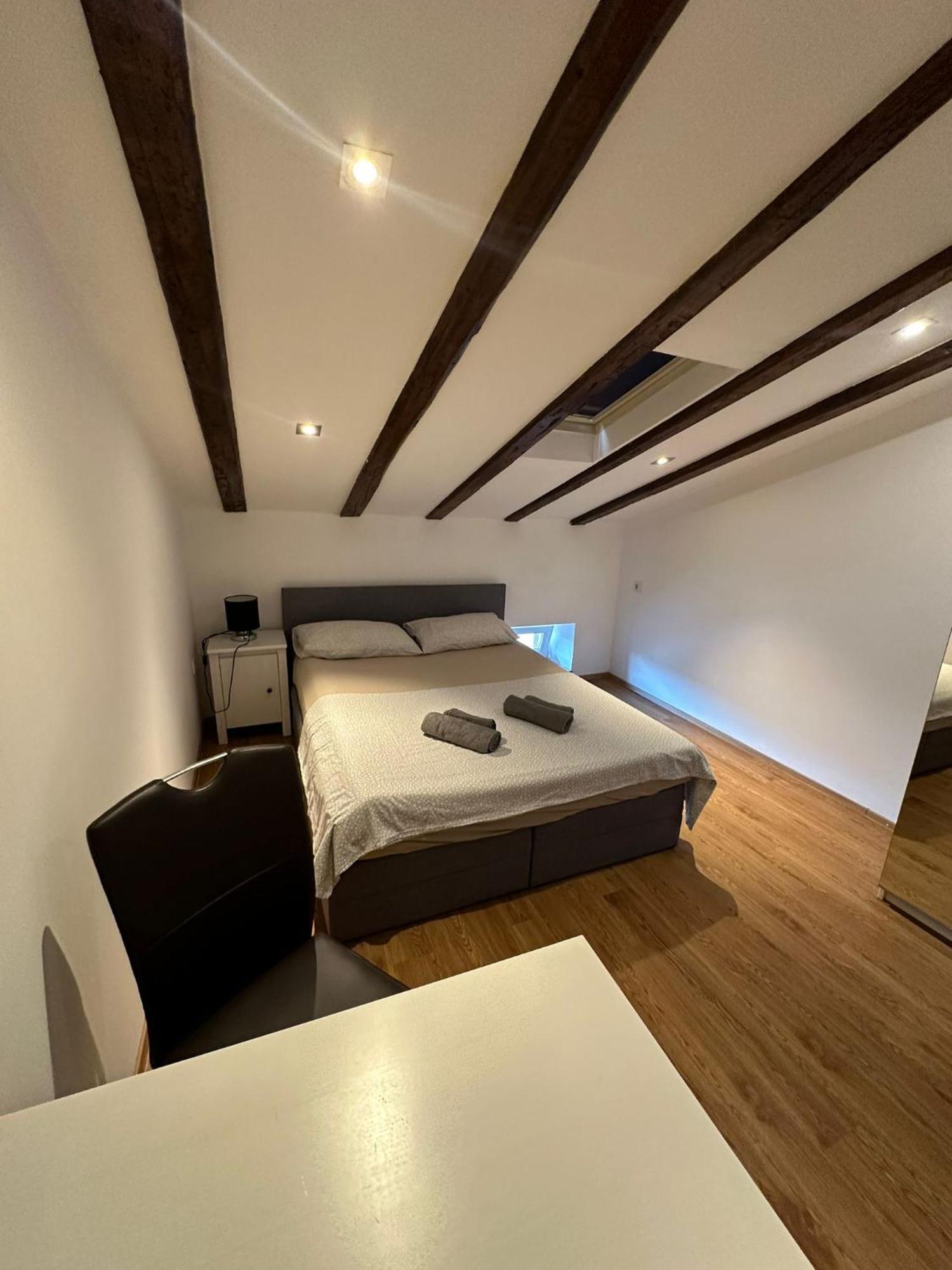 Apartment In The Heart Of Pula Exterior foto
