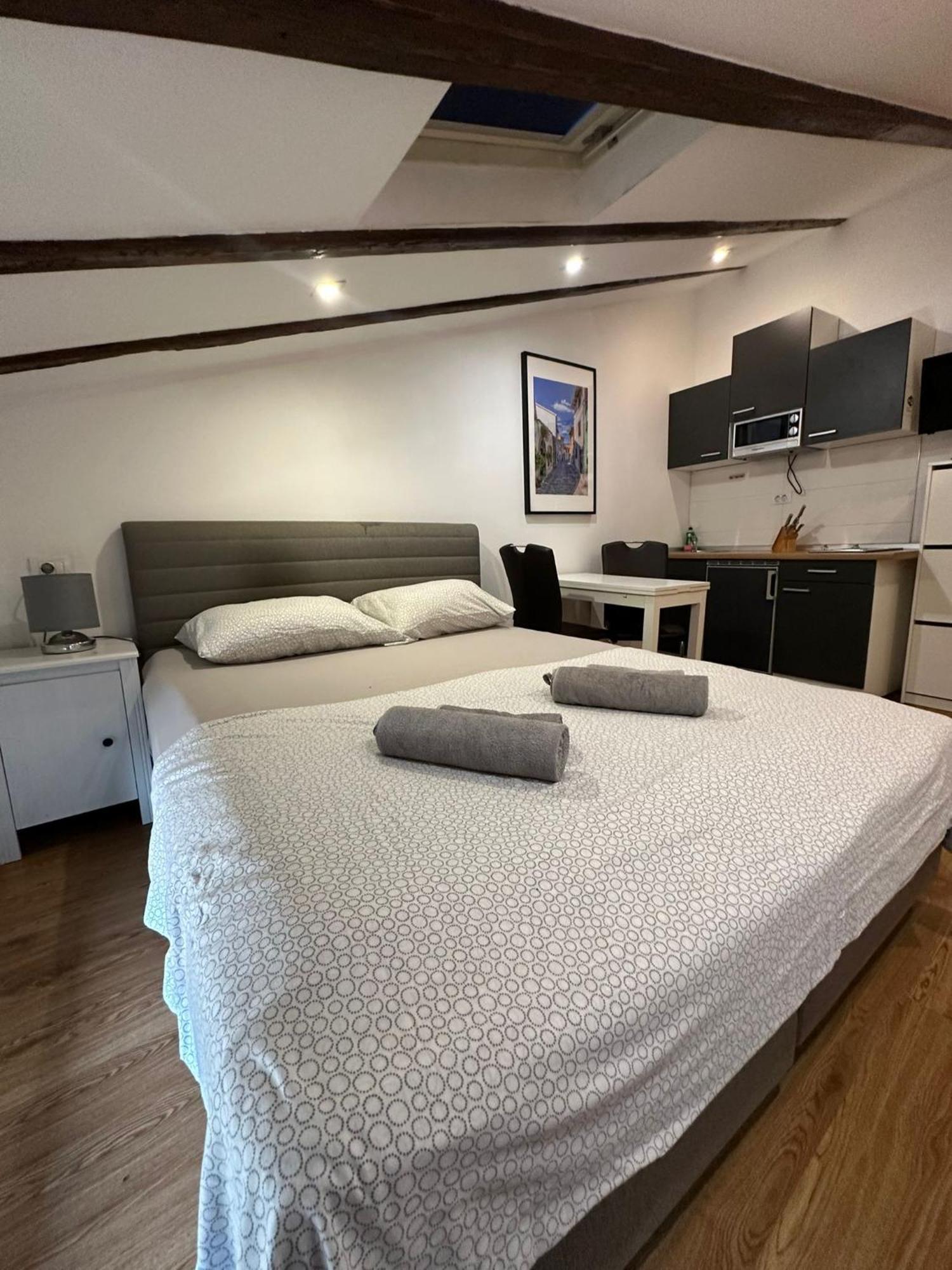 Apartment In The Heart Of Pula Exterior foto