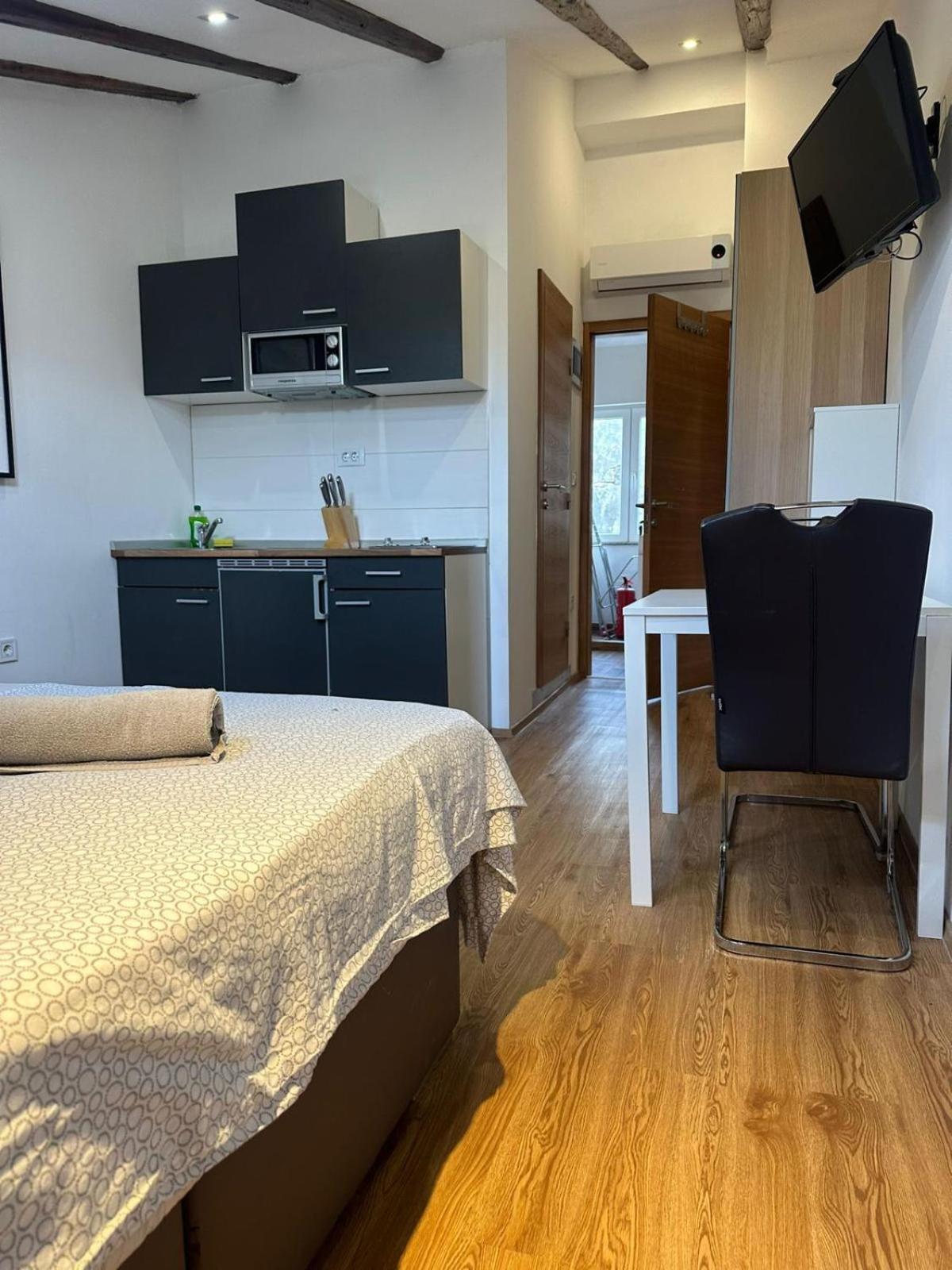 Apartment In The Heart Of Pula Exterior foto