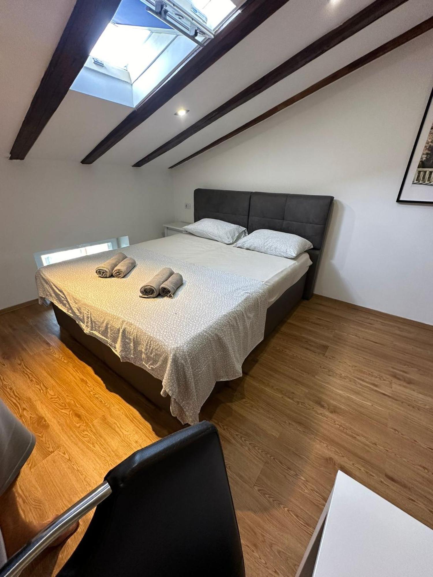 Apartment In The Heart Of Pula Exterior foto